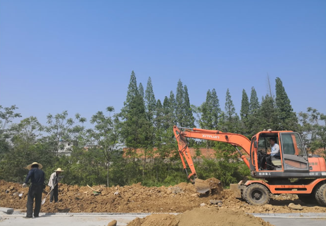 科技路延伸段五米绿化带绿化前期施工 